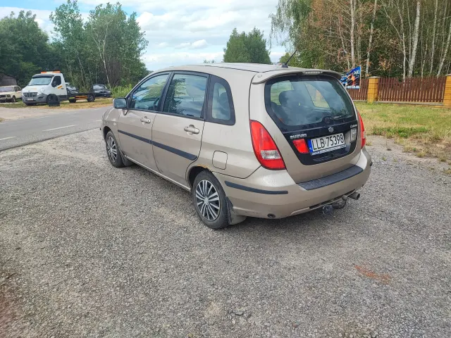SUZUKI Liana Liana