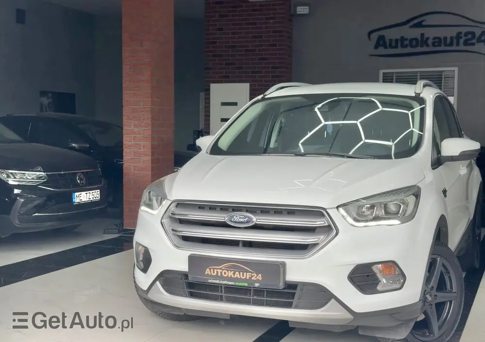 FORD Kuga 1.5 EcoBoost 2x4 Titanium