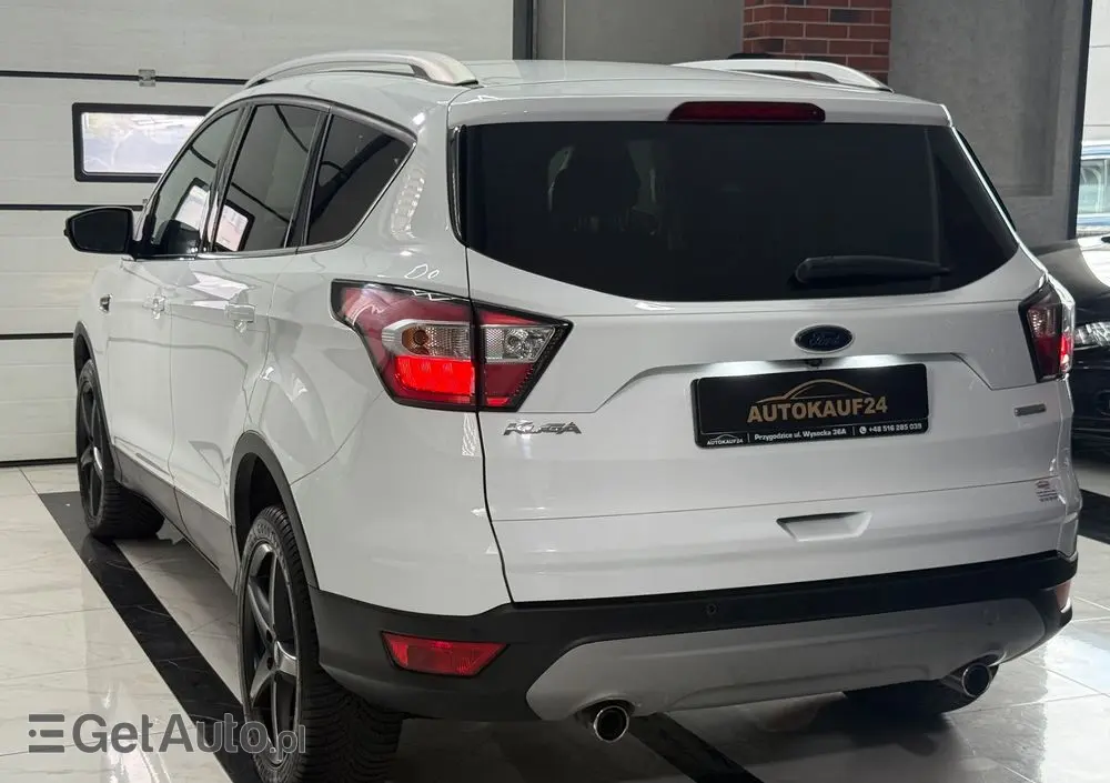 FORD Kuga 1.5 EcoBoost 2x4 Titanium