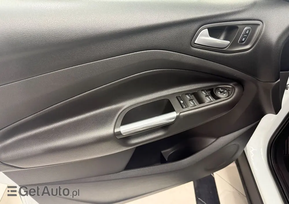 FORD Kuga 1.5 EcoBoost 2x4 Titanium