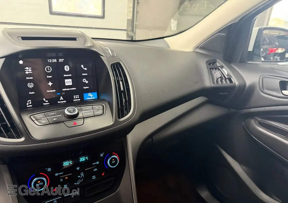FORD Kuga 1.5 EcoBoost 2x4 Titanium