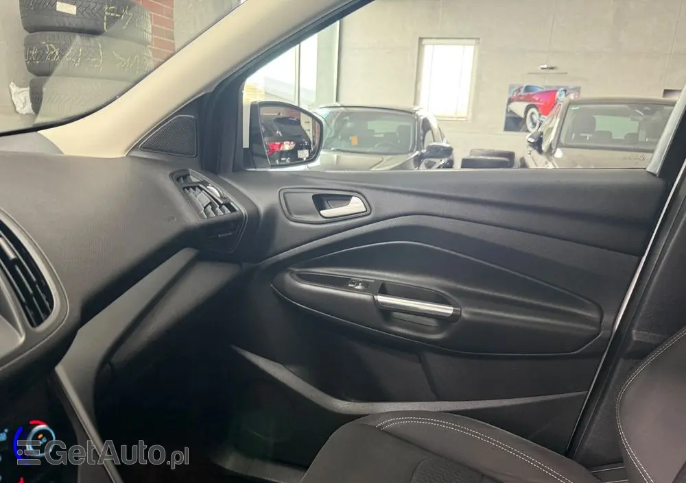 FORD Kuga 1.5 EcoBoost 2x4 Titanium