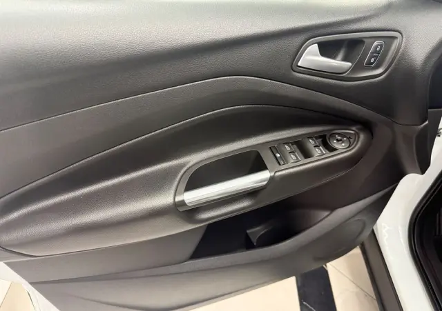 FORD Kuga 1.5 EcoBoost 2x4 Titanium