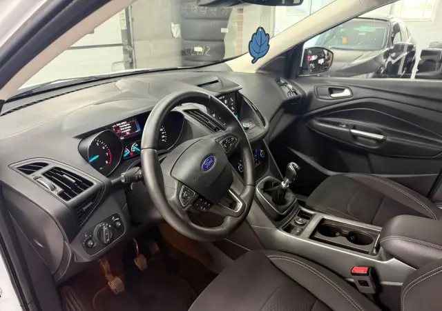 FORD Kuga 1.5 EcoBoost 2x4 Titanium