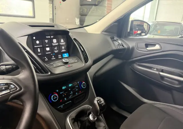 FORD Kuga 1.5 EcoBoost 2x4 Titanium