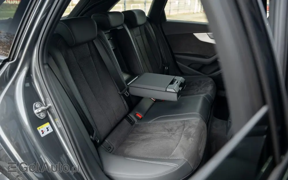 AUDI A4 Avant 35 TFSI S tronic S line