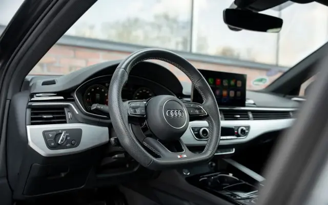 AUDI A4 Avant 35 TFSI S tronic S line