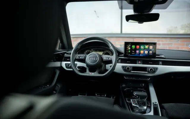 AUDI A4 Avant 35 TFSI S tronic S line