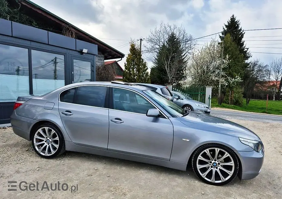 BMW Seria 5 523i