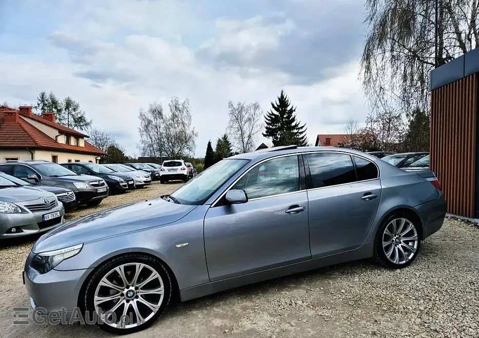 BMW Seria 5 523i
