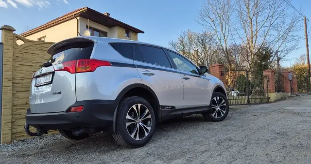 TOYOTA RAV4 2.0 D-4D Premium