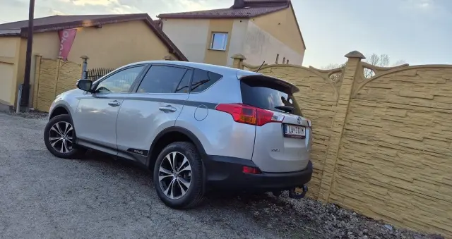 TOYOTA RAV4 2.0 D-4D Premium