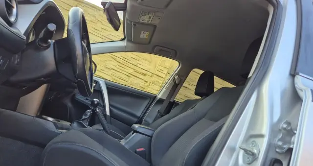 TOYOTA RAV4 2.0 D-4D Premium