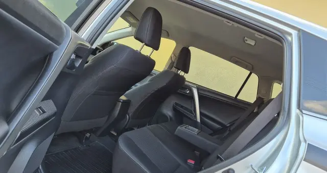 TOYOTA RAV4 2.0 D-4D Premium