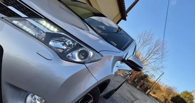 TOYOTA RAV4 2.0 D-4D Premium