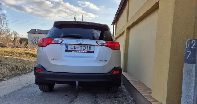 TOYOTA RAV4 2.0 D-4D Premium