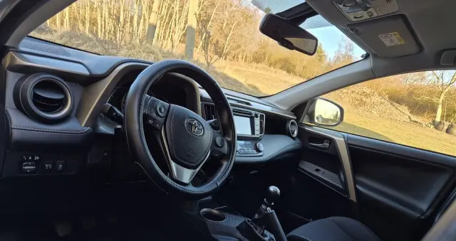 TOYOTA RAV4 2.0 D-4D Premium