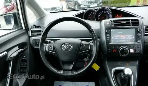 TOYOTA Verso 