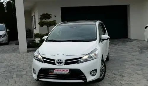 TOYOTA Verso 