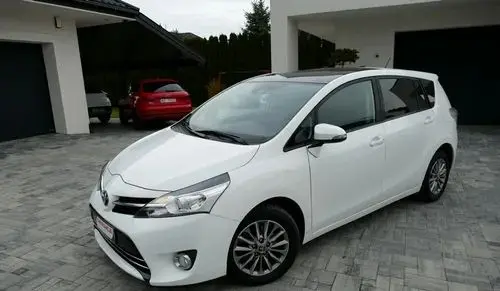 TOYOTA Verso 