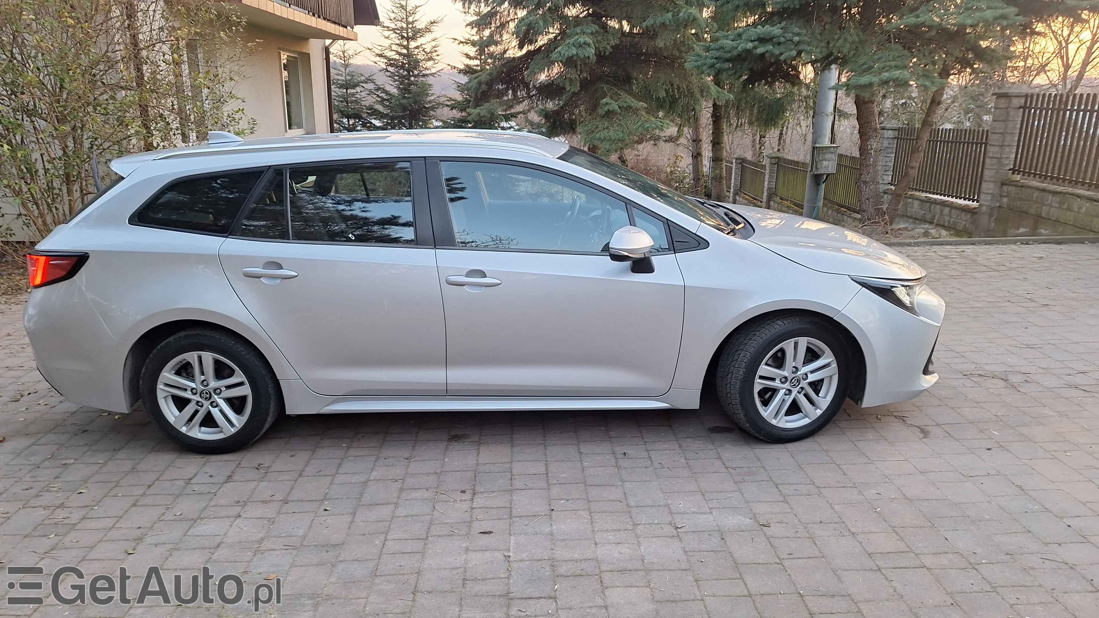 TOYOTA Corolla Active e-CVT