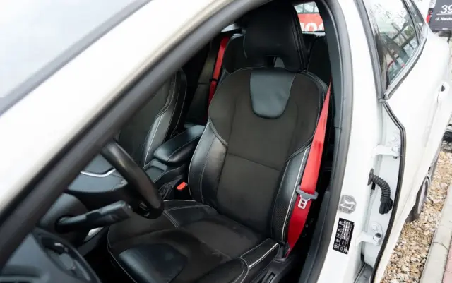 VOLVO V40 T5 Geartronic RDesign