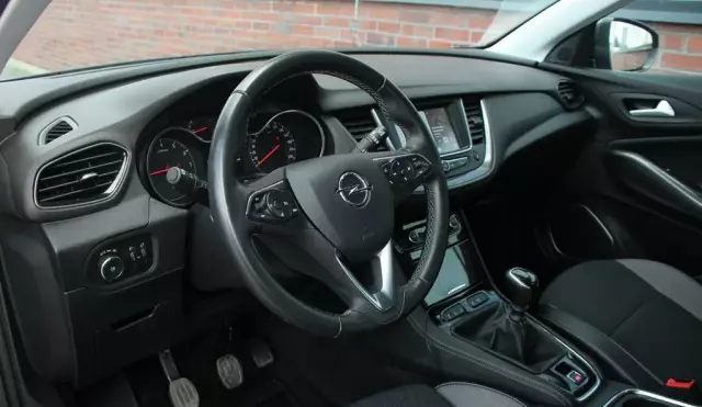 OPEL Grandland 