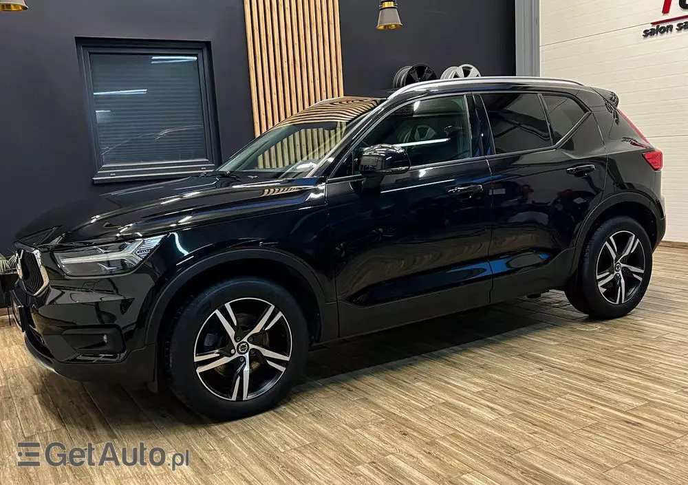 VOLVO XC 40 D4 AWD Geartronic Momentum