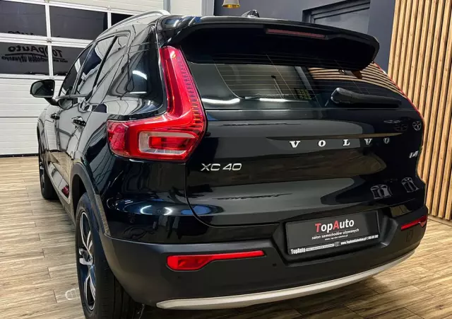 VOLVO XC 40 D4 AWD Geartronic Momentum