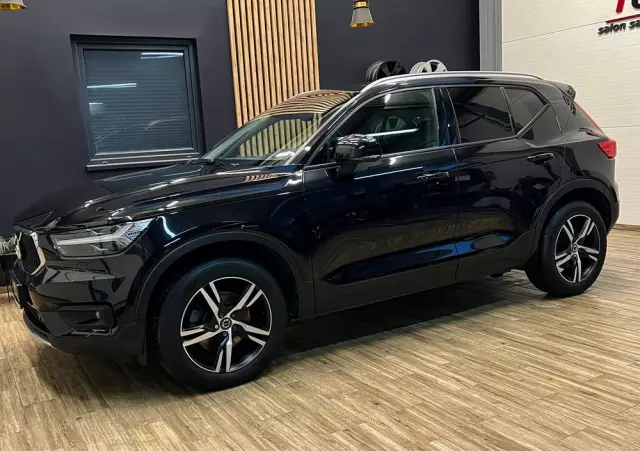 VOLVO XC 40 D4 AWD Geartronic Momentum