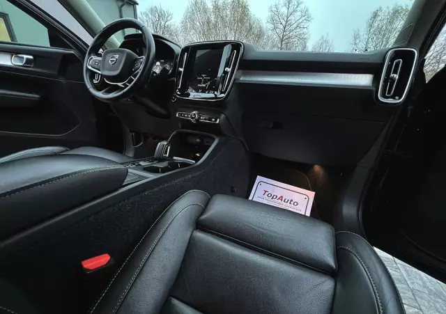 VOLVO XC 40 D4 AWD Geartronic Momentum