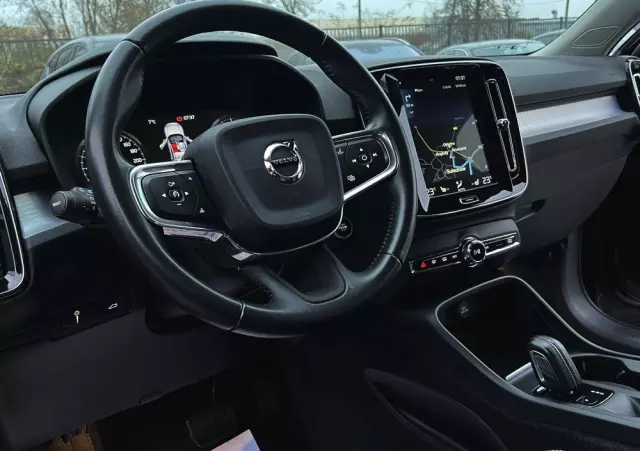 VOLVO XC 40 D4 AWD Geartronic Momentum