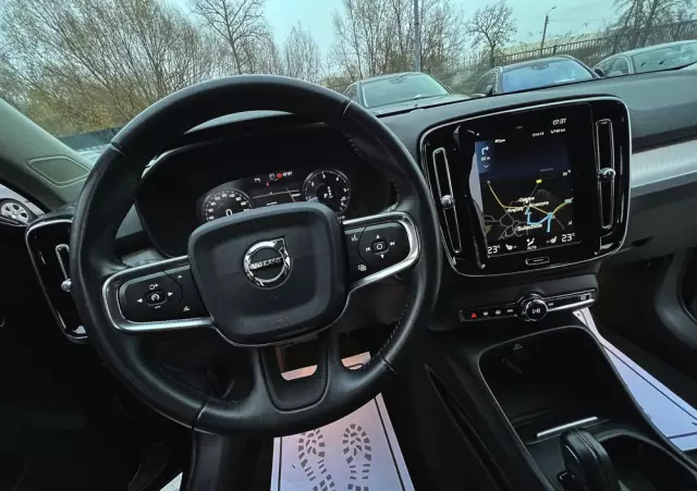 VOLVO XC 40 D4 AWD Geartronic Momentum