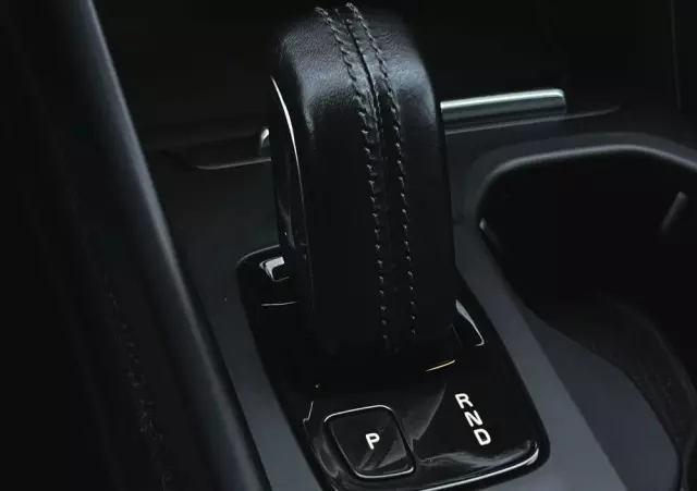 VOLVO XC 40 D4 AWD Geartronic Momentum