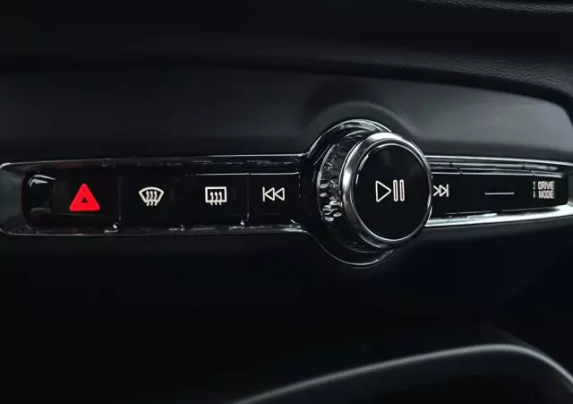 VOLVO XC 40 D4 AWD Geartronic Momentum