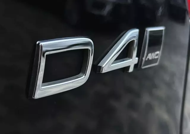VOLVO XC 40 D4 AWD Geartronic Momentum