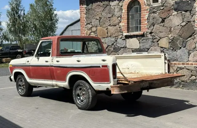 FORD F-150 