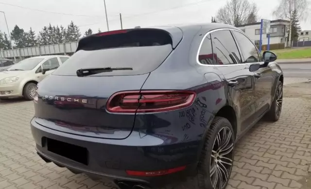 PORSCHE Macan 