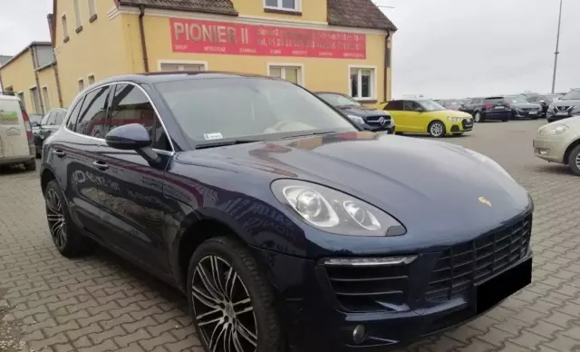 PORSCHE Macan 