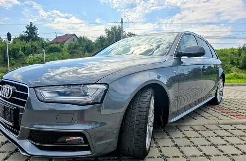 AUDI A4 