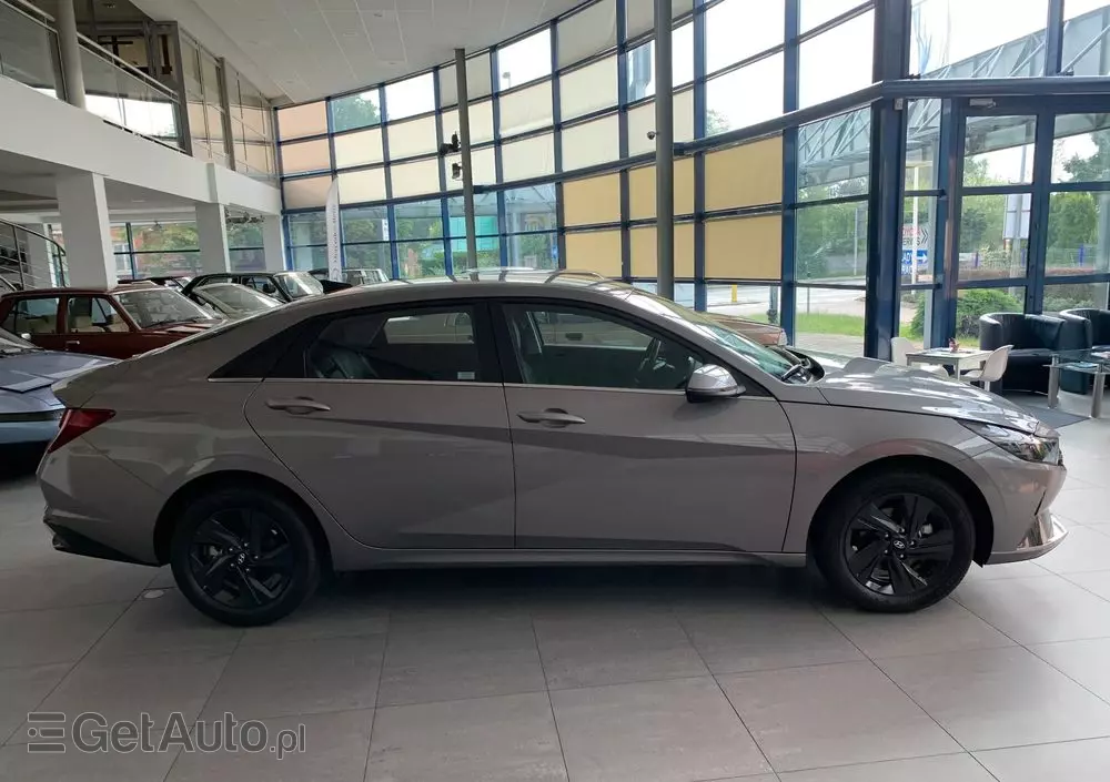 HYUNDAI Elantra 1.6 Smart