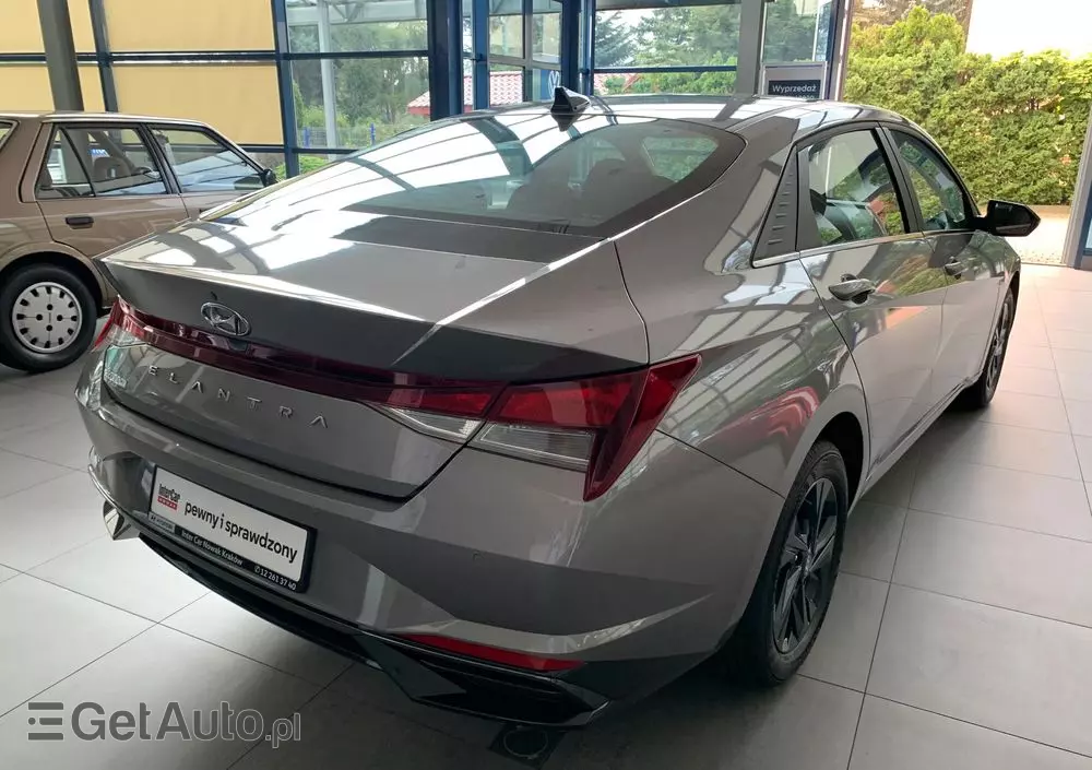 HYUNDAI Elantra 1.6 Smart