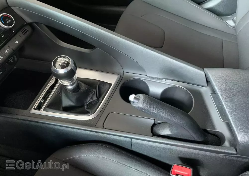 HYUNDAI Elantra 1.6 Smart