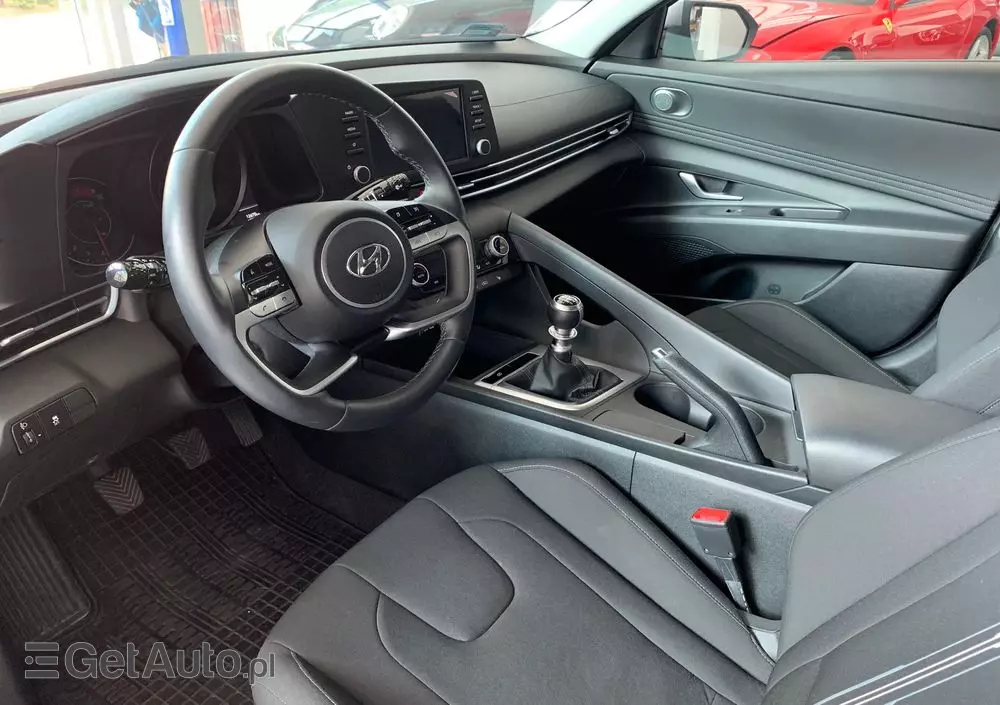 HYUNDAI Elantra 1.6 Smart