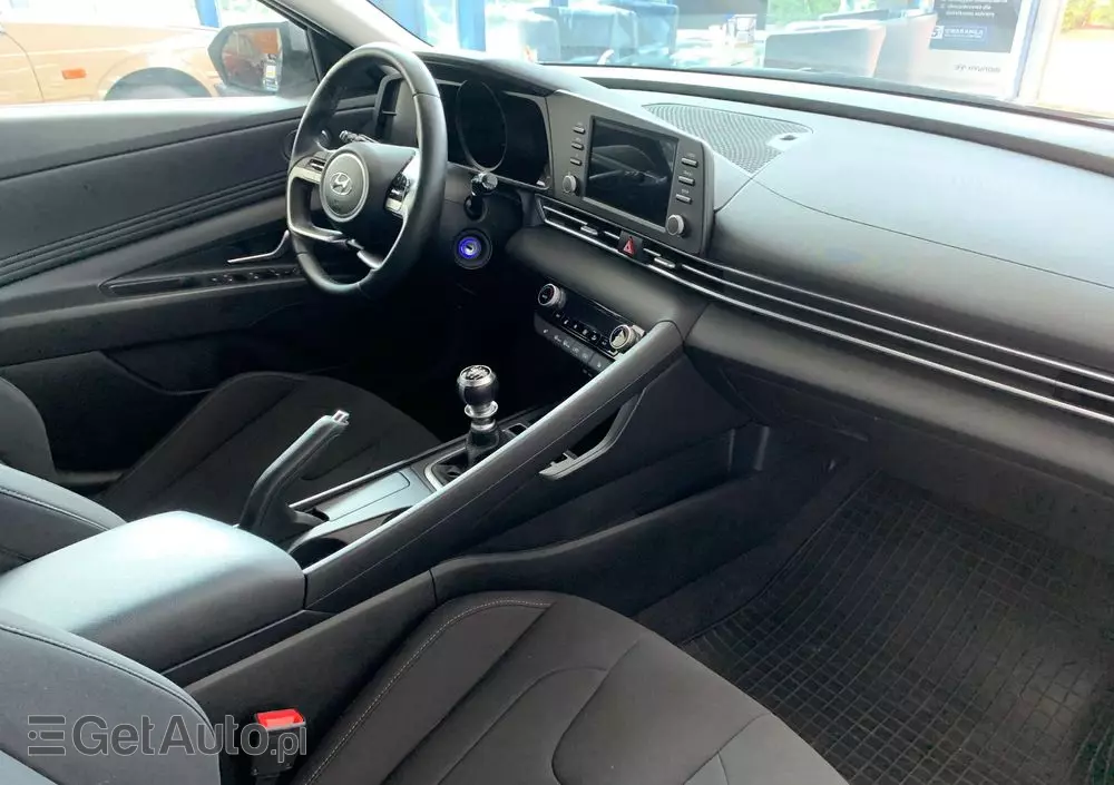 HYUNDAI Elantra 1.6 Smart