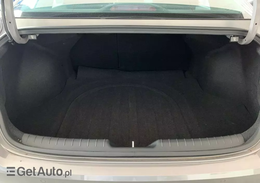 HYUNDAI Elantra 1.6 Smart