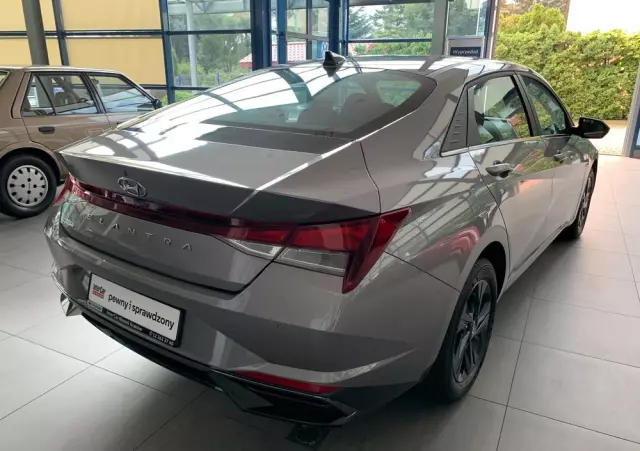 HYUNDAI Elantra 1.6 Smart