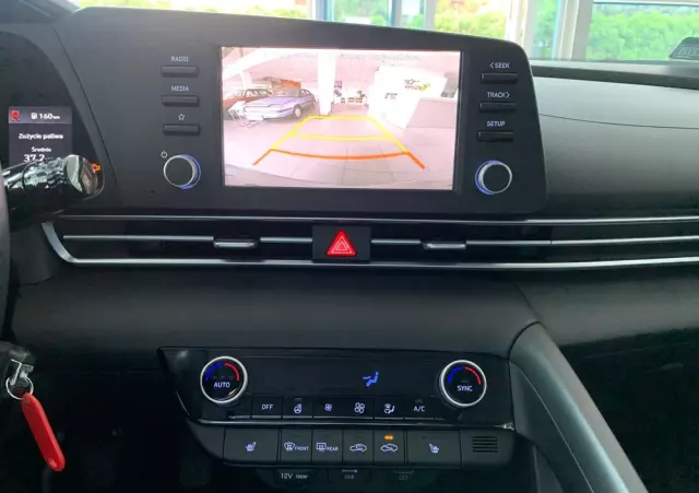 HYUNDAI Elantra 1.6 Smart