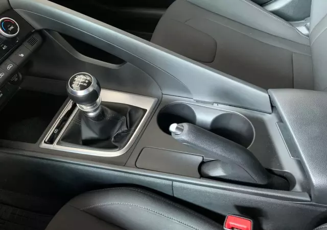 HYUNDAI Elantra 1.6 Smart