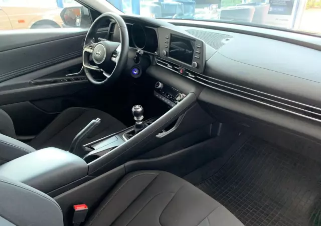 HYUNDAI Elantra 1.6 Smart